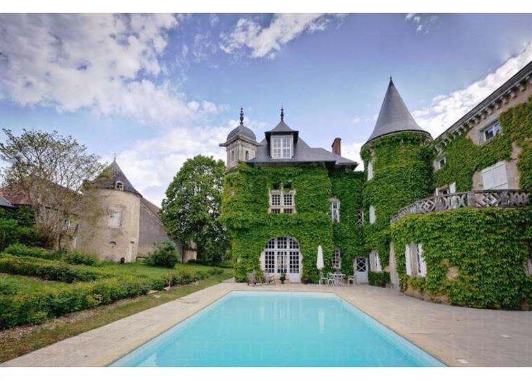 The Secret Hamlet Estate in Loire Valley villas in France