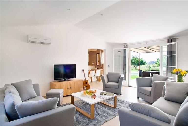 Living room in 3 Bed Villas Domaine, Saint Saturnin les Apt
