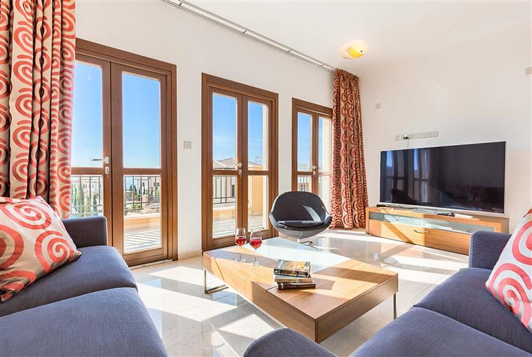Living room in Apartment Alexander Heights Premium AR11, Aphrodite Hills