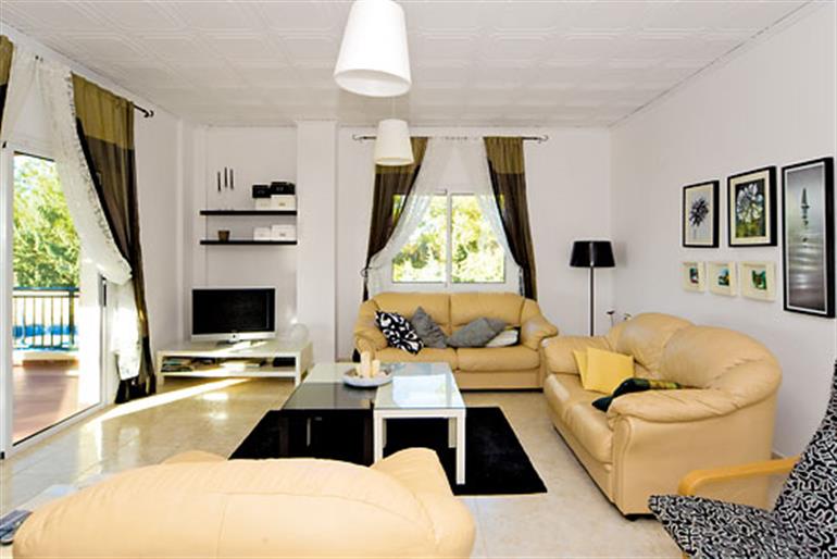 Living room in Pine Retreat, Argaka
