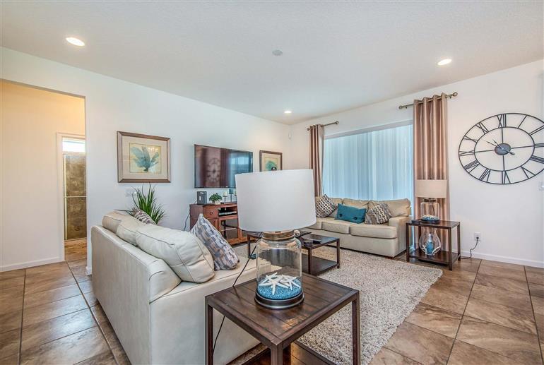 Living room in Villa 4164 Oaktree drive, Solterra Resort