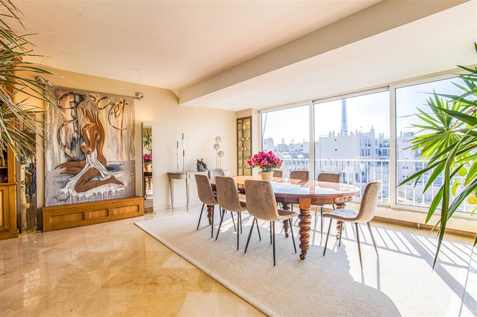 Picture of Penthouse apartment - Wikipedia