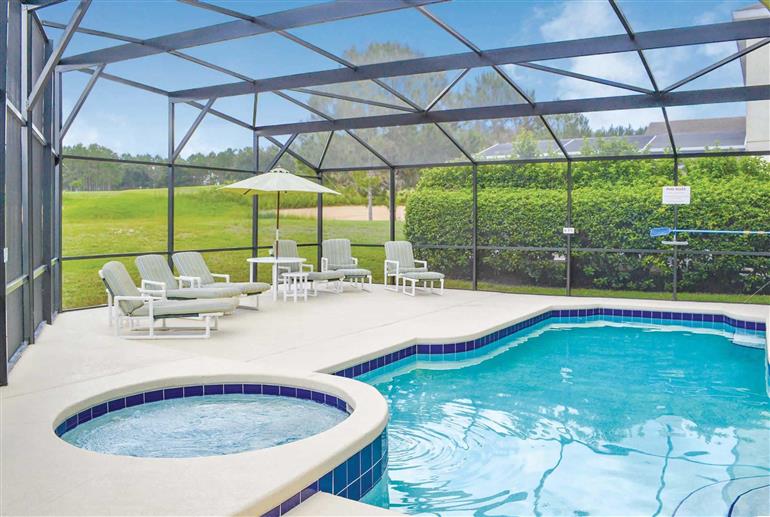 Swimming pool and hot tub at Villa Hazel, Highlands Reserve