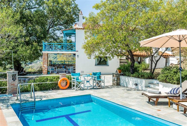Swimming pool at Villa Arpaki, Raches