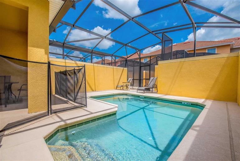 Swimming pool at Villa California Palm, Paradise Palms