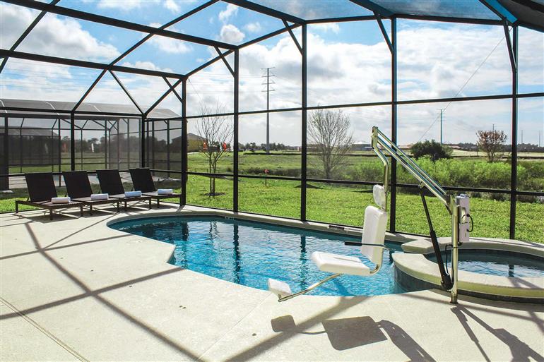 Swimming pool at Villa Crofton Springs, New Providence
