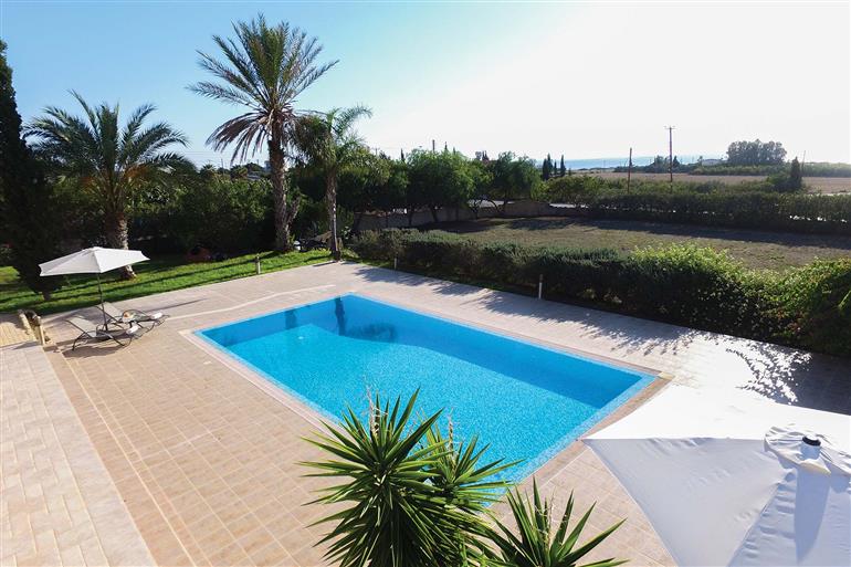 Swimming pool at Villa Kiki, Coral Bay