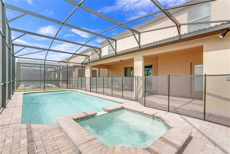 Swimming pool at Villa Lima, Windsor at Westside
