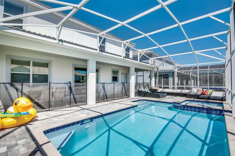 Swimming pool at Villa Lincoln, Champions Gate, Orlando - Florida