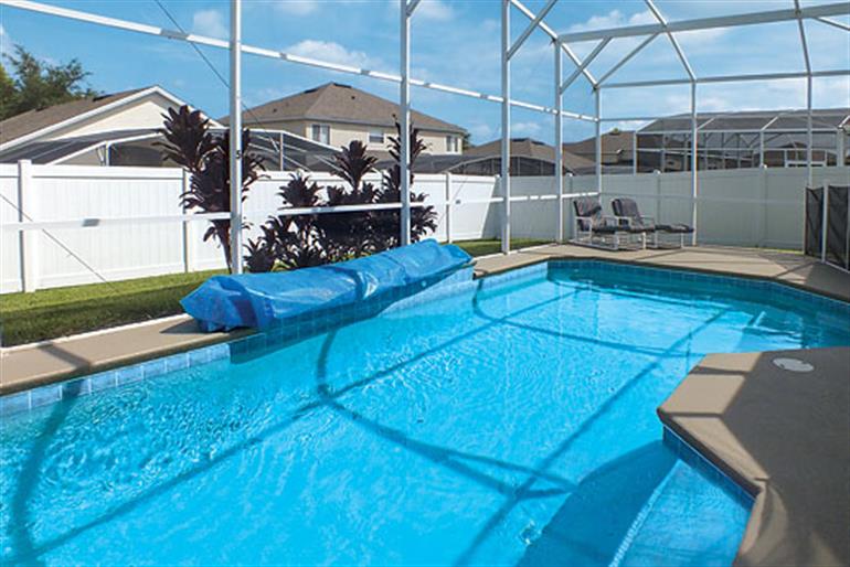 Swimming pool at Villa Riviera Executive, Orlando - Florida