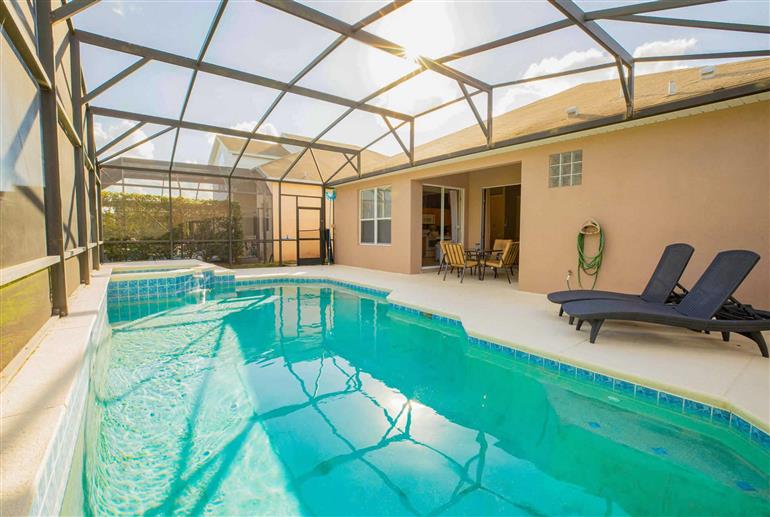 Swimming pool at Villa Windsor Palms 4 Bed Ocean, Windsor Palms