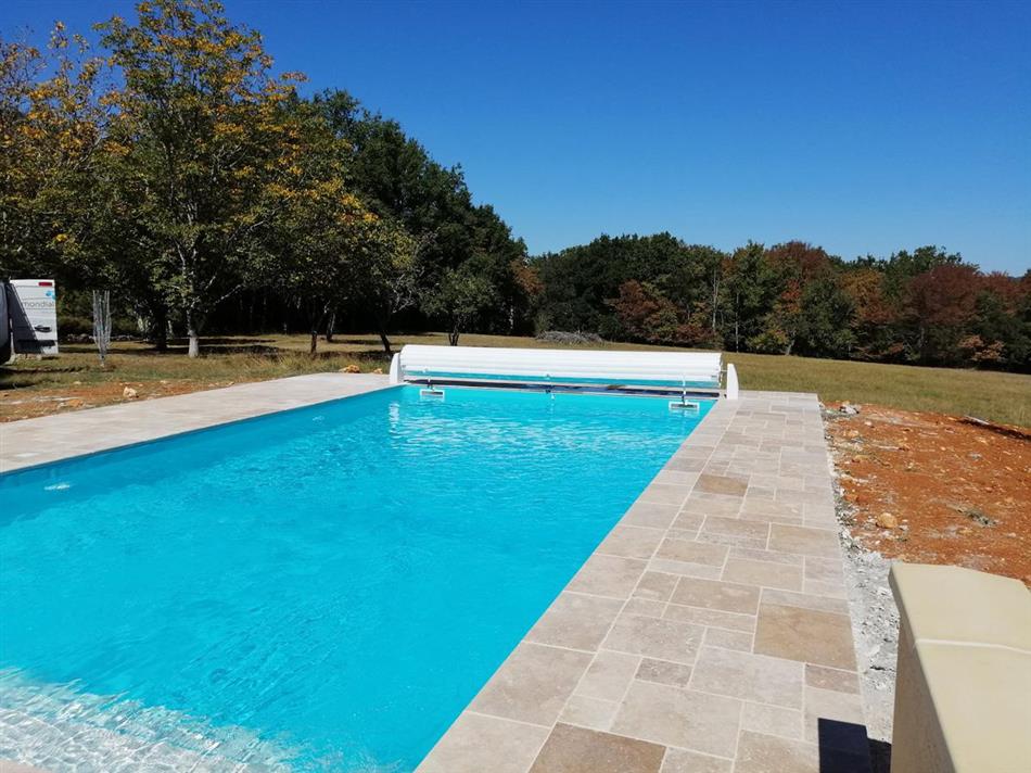 Enjoy the swimming pool at Les Roses Tremieres in France