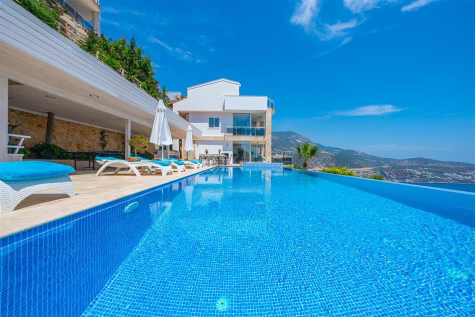 The swimming pool at Villa Kayra in Turkey