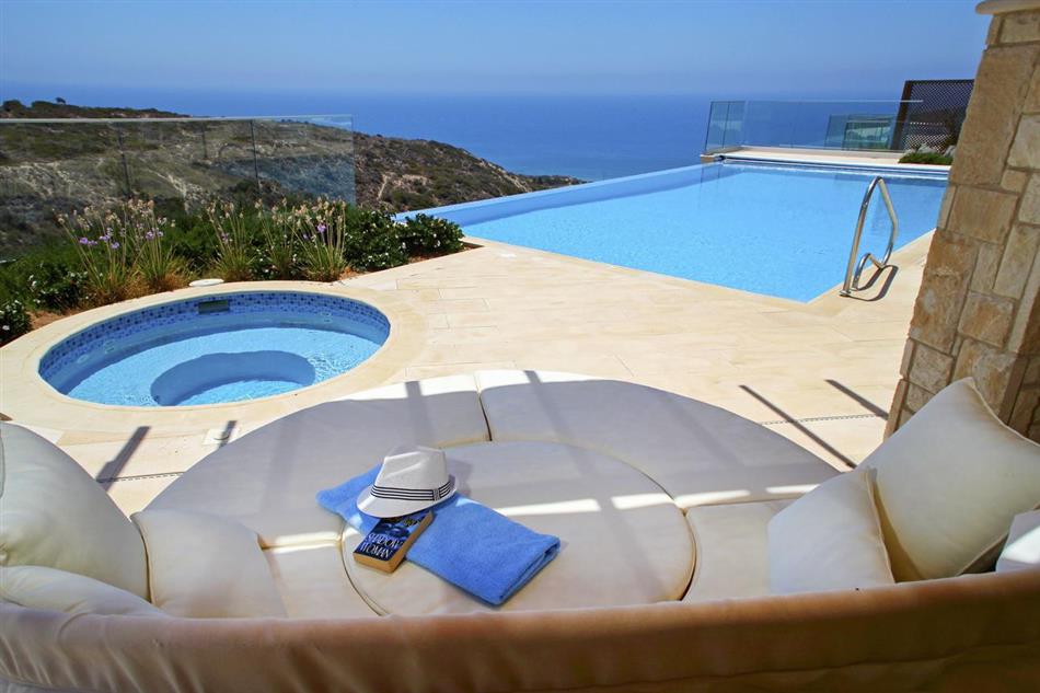 Enjoy the swimming pool at Villa Vilipu in Aphrodite Hills Resort, Cyprus
